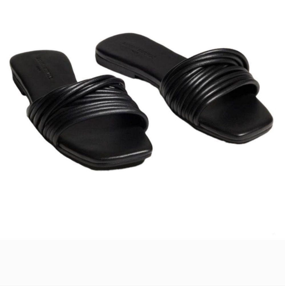NWOT Banana Republic  twisted strappy leather sandals 7.5